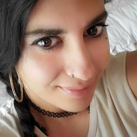 Meet your Posher, Ali - Picture 2 of 3